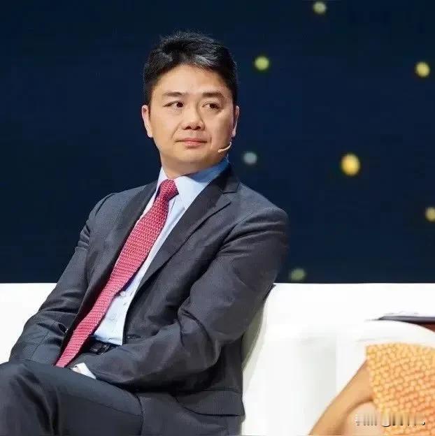 那年在法国滑雪，接到7个电话后，他硬塞给刘强东3个亿：不敢要，就别再来找我！
十