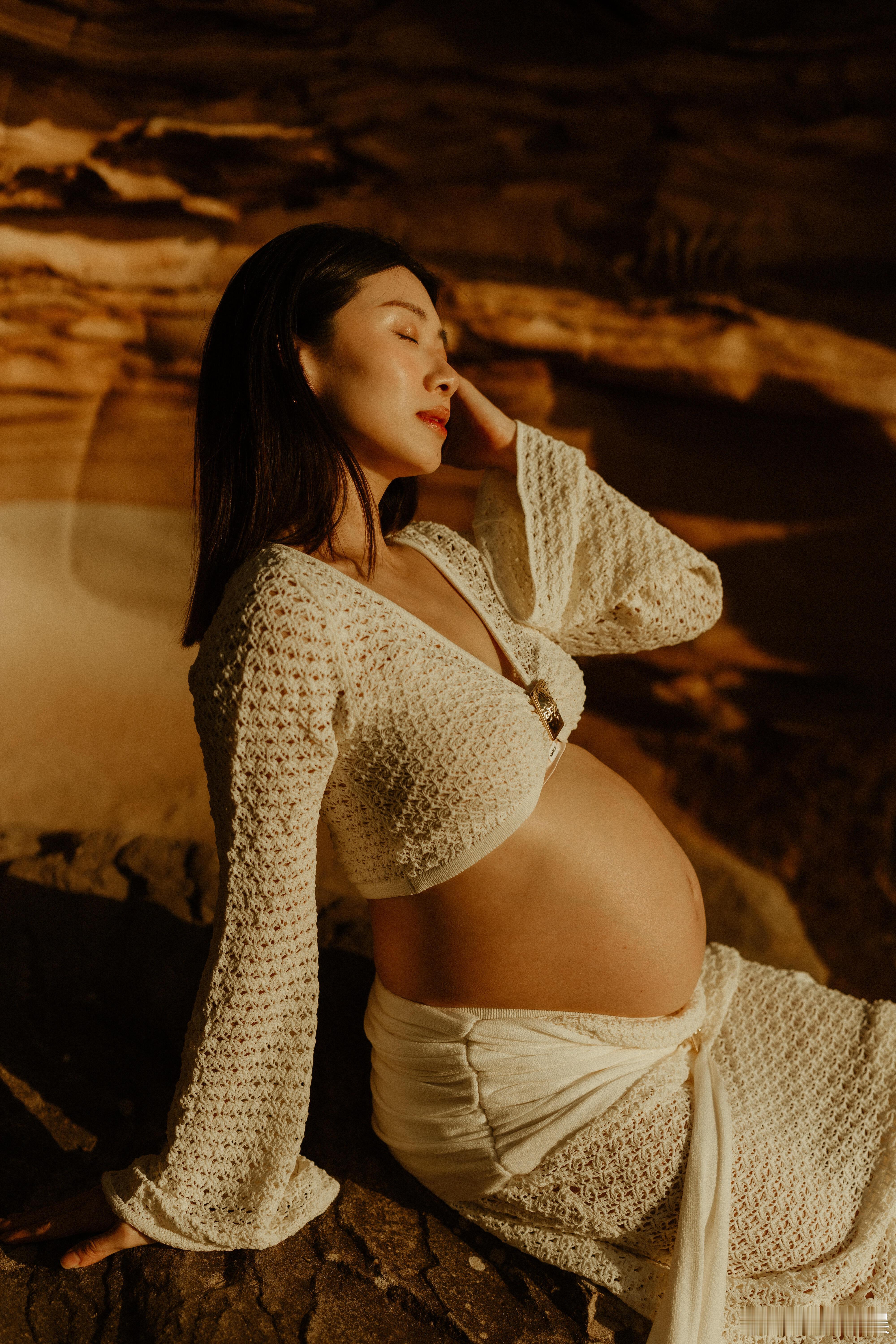 程晓玥二胎孕肚写真程晓玥海边孕肚写真 程晓玥海边孕肚写真，好美 