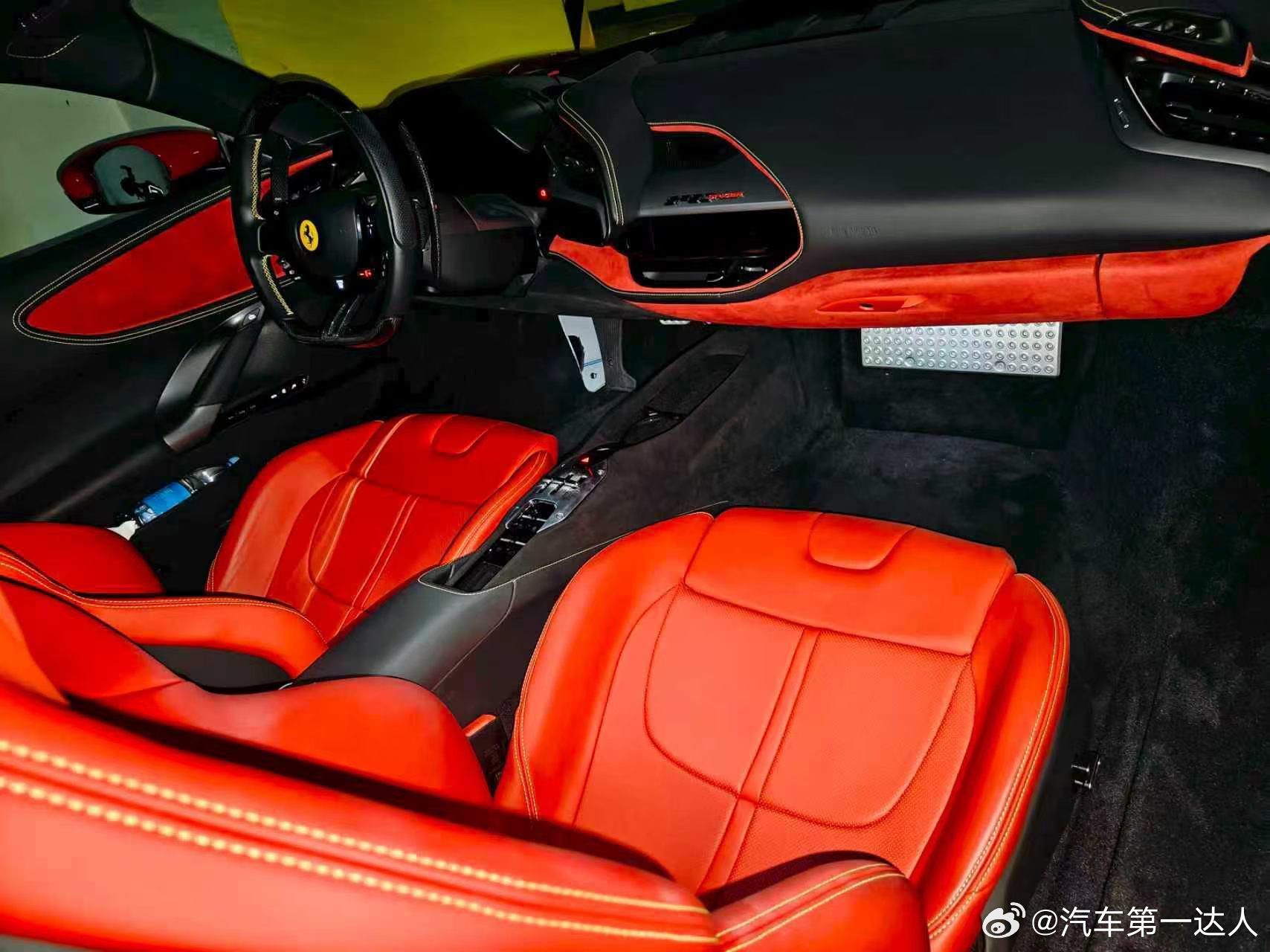 法拉利SF90 Spider，23年，仅4千公里，带JBL 