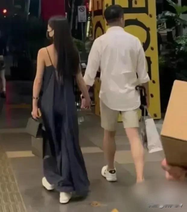 汪小菲估计进修了《孙子兵法》，现在招招直指大S要害。

继断供天价抚养费，宣布定