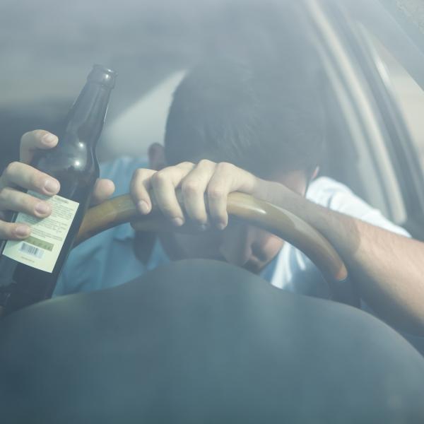 吃饭了喝了酒能开车吗?