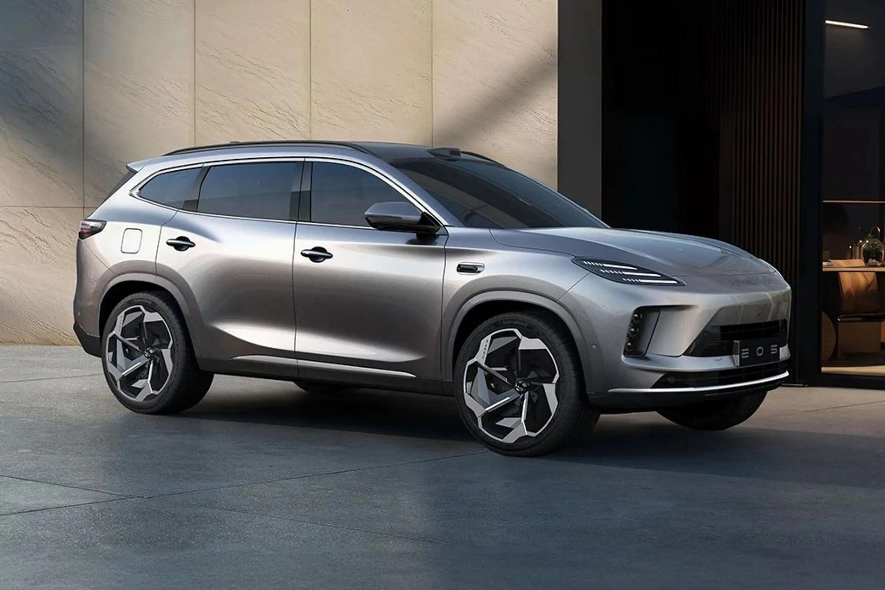 开星途ET5这段时间越用越顺手，早高峰遇逆行电瓶车、施工占道，智驾都能提前预判减