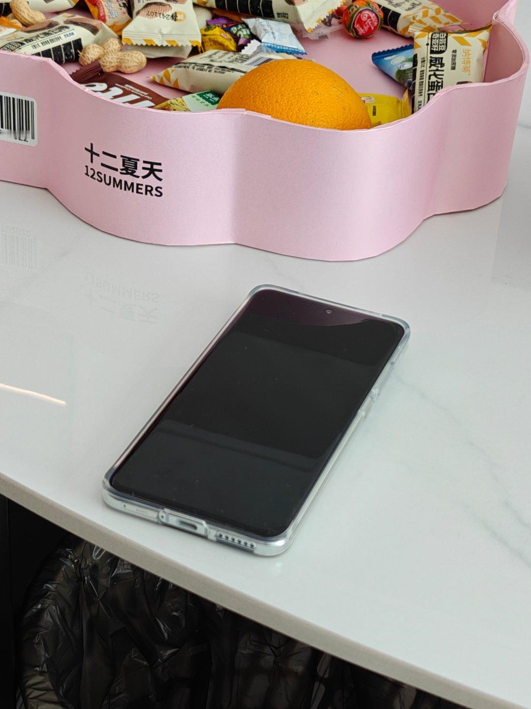 其实我觉得手机一年出一部有点太快了，这样研发速度跟不上，比如今年27w明年40W