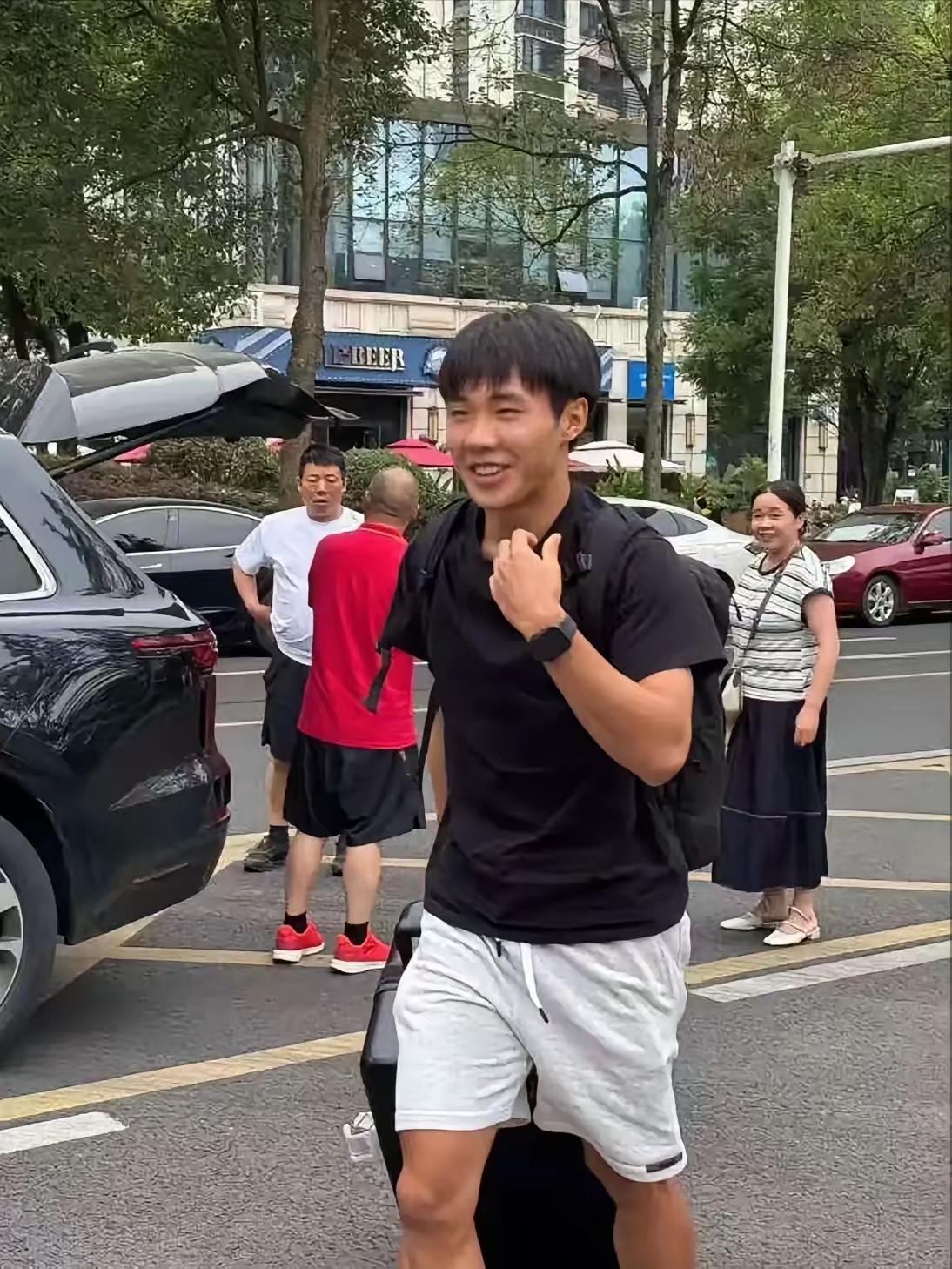 看得出来，帅惟浩今日归队有点小激动，尤其是对近日风言风语中的成都蓉城来讲更是好消