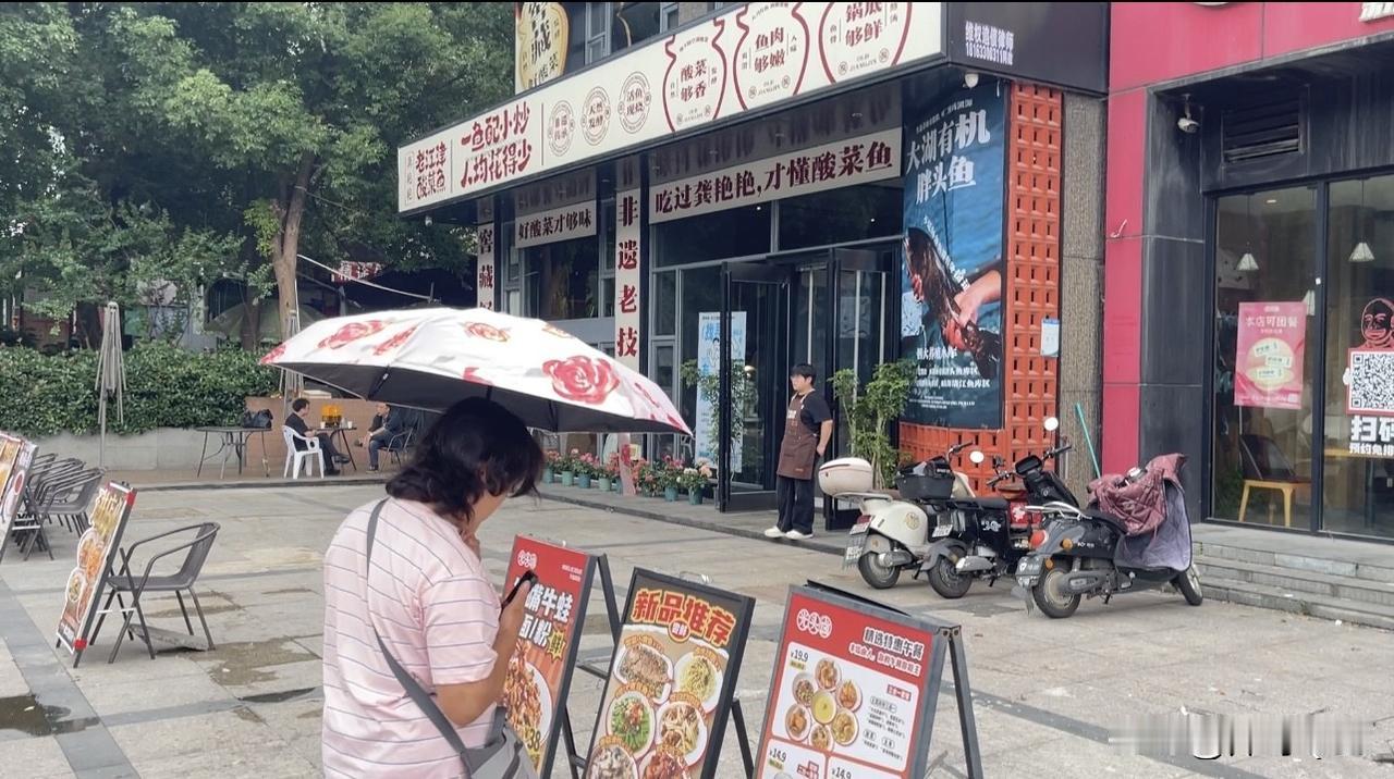 阴雨天偶遇唐门三哥！138元套餐+免费红豆沙，老婆说这顿饭值哭了
今天阴天有阵雨