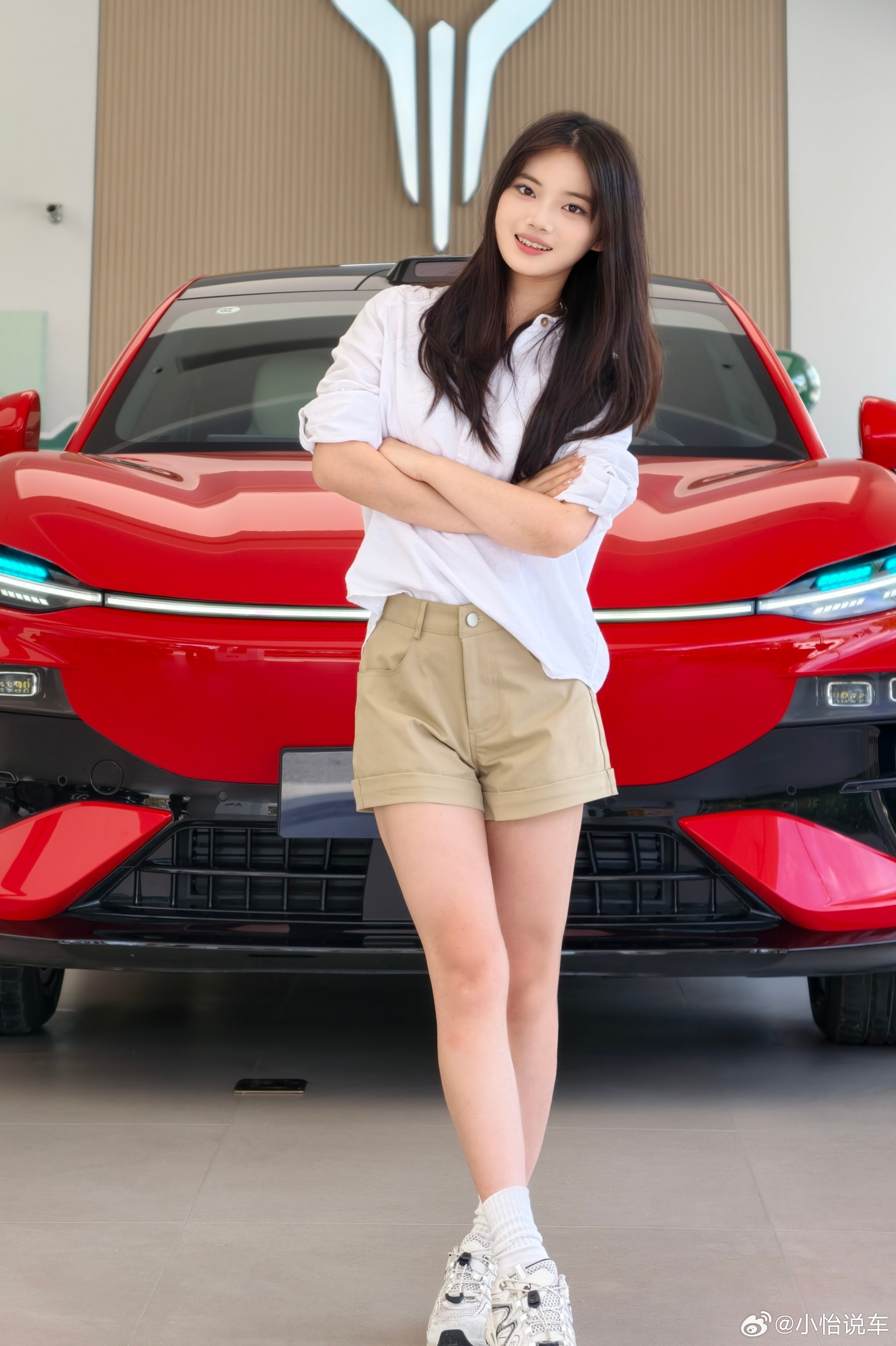 小助理好看还是车好看？ 