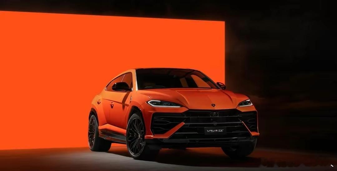  Urus SE 现在动力更强、速度更快。尽管插电式混合动力汽车设置通常意味着缩