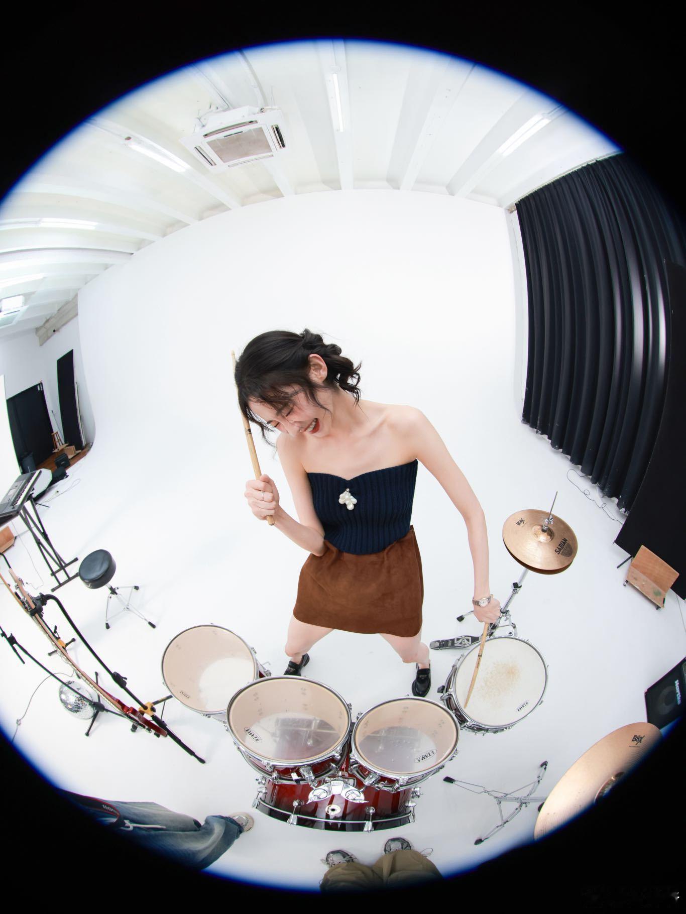 张艺凡这题审的很好 这审题能力简直满分！随风摇曳的轻纱，是她为“浪潮”奏响的前奏