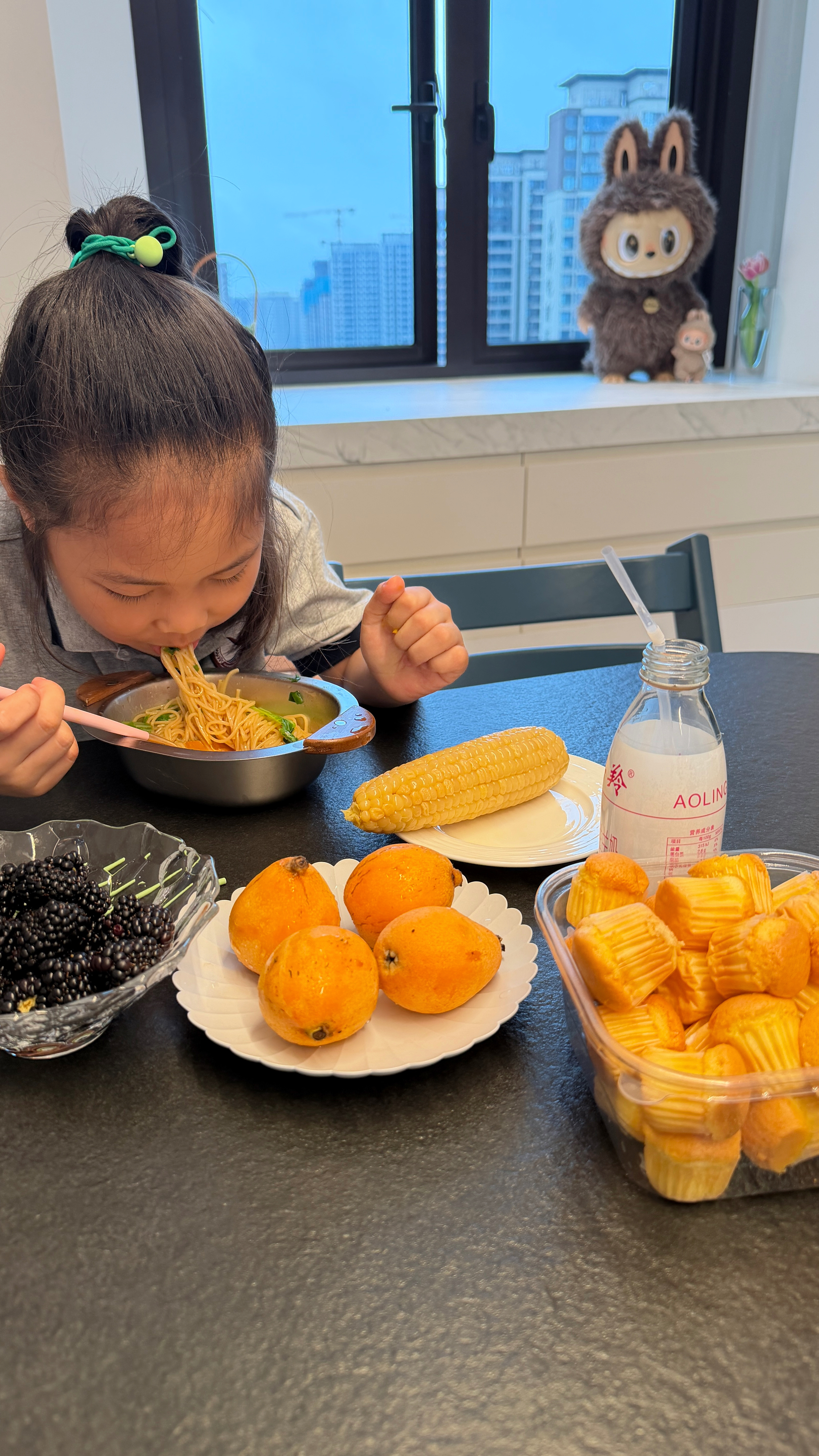 早。希希今天数学考试，给她煮了两个鸡蛋。 