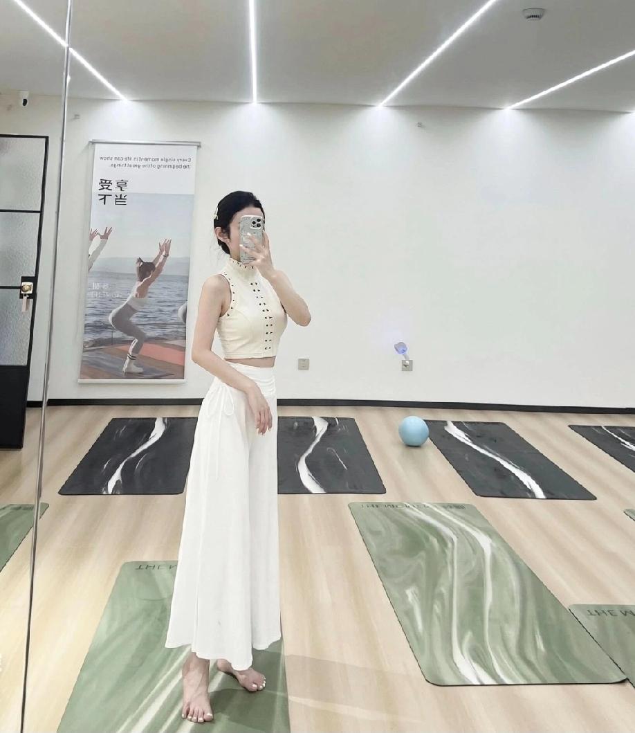 好身材真的挺好的裙子如何穿更漂亮 有气质的女人给人什么感觉 分享高气质魅力女人 