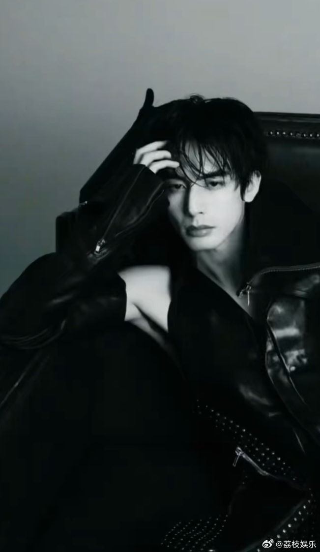 宋威龙怎么拍怎么有宋威龙拍杂志了怎么演了几部 宋威龙拍杂志就像在演一部部精彩短剧