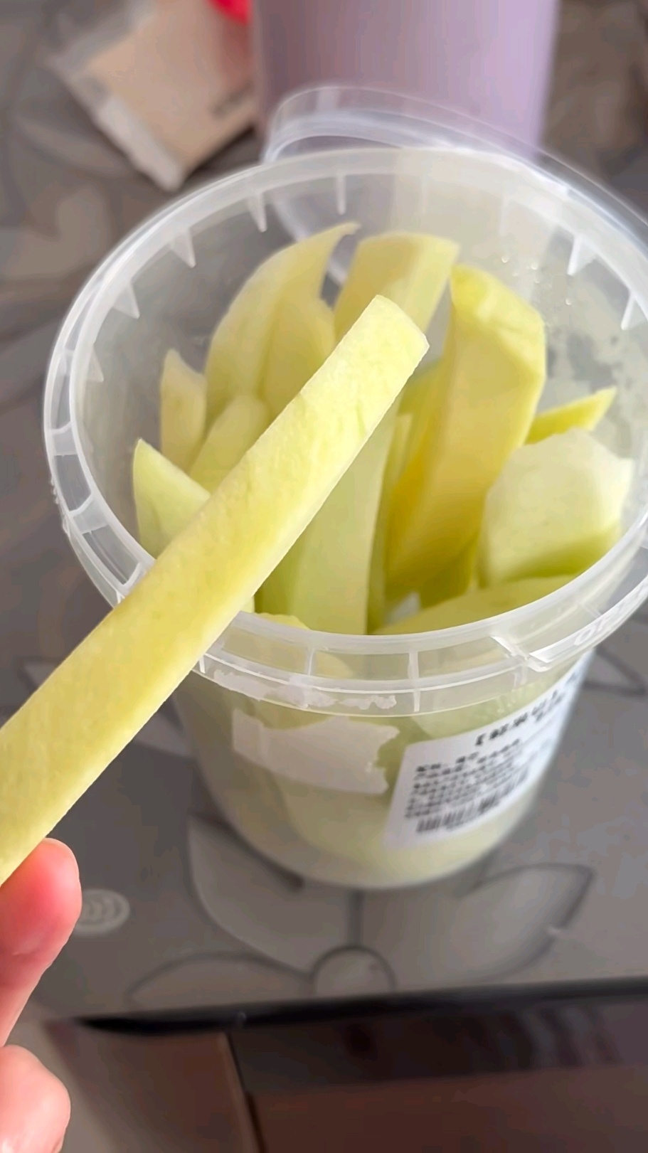 卖不完的果切都去哪了 真别买……特别是西瓜、火龙果之类的。很少买，也就买过几次青