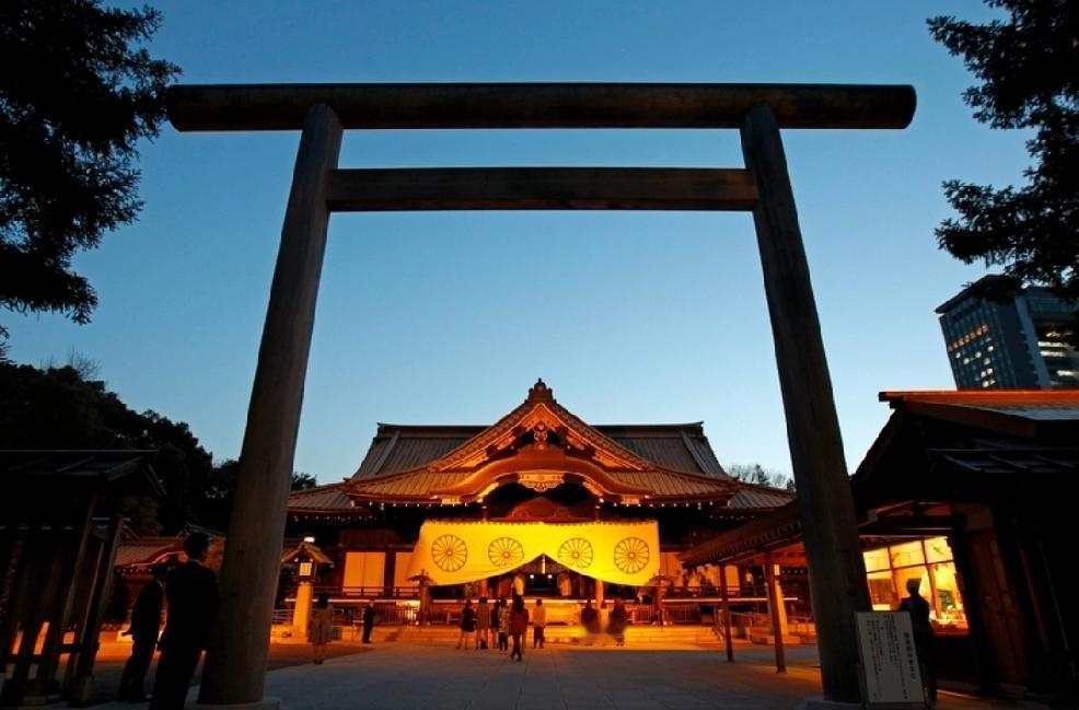 日本政客总往靖国神社跑，这就是军国主义贼心不死的铁证。靖国神社供奉着二战甲级战犯