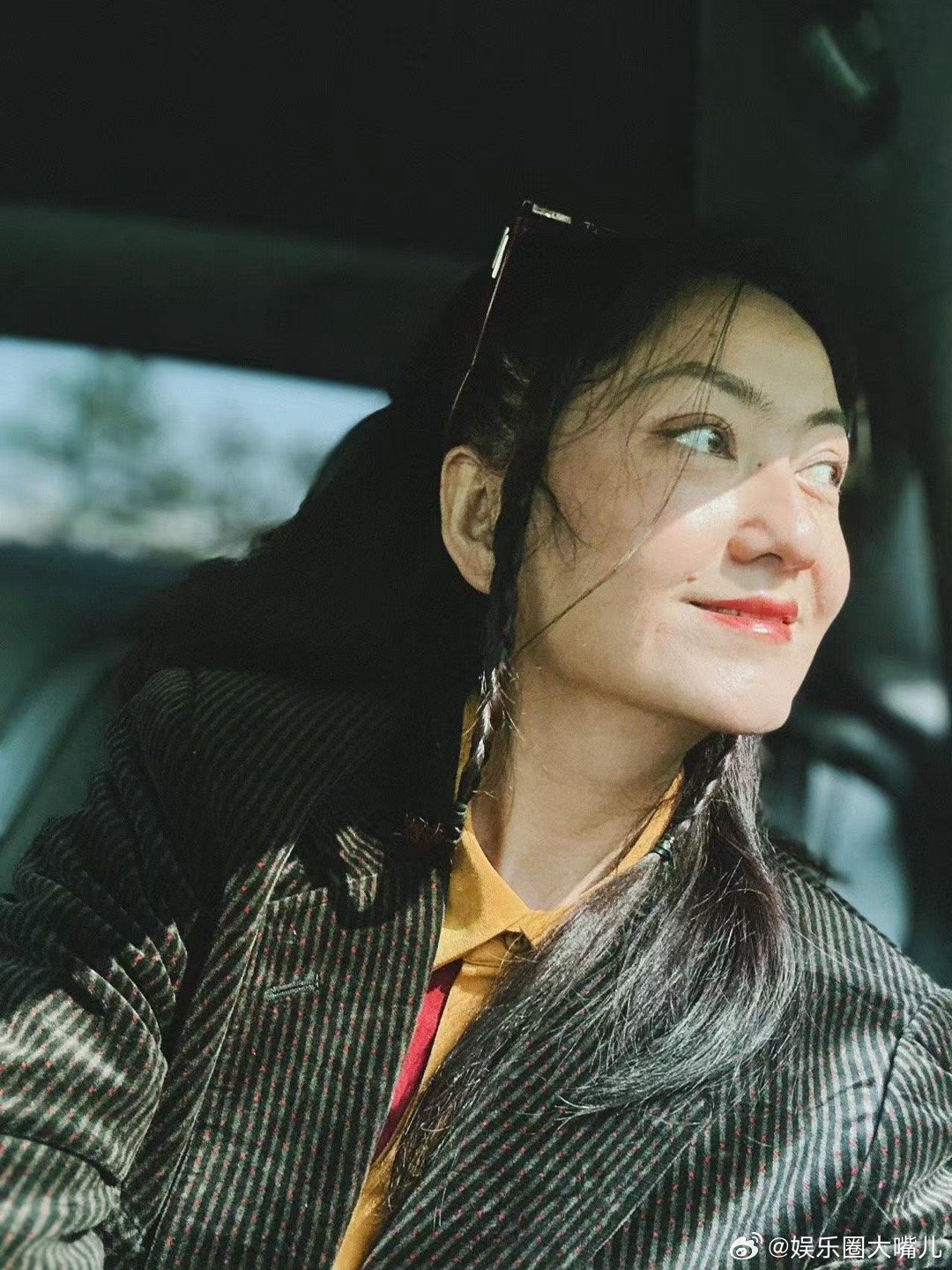 歌手黑金电影感大片 者来女每一次开口都能够给我带来不一样的震撼，相信今天晚上也是