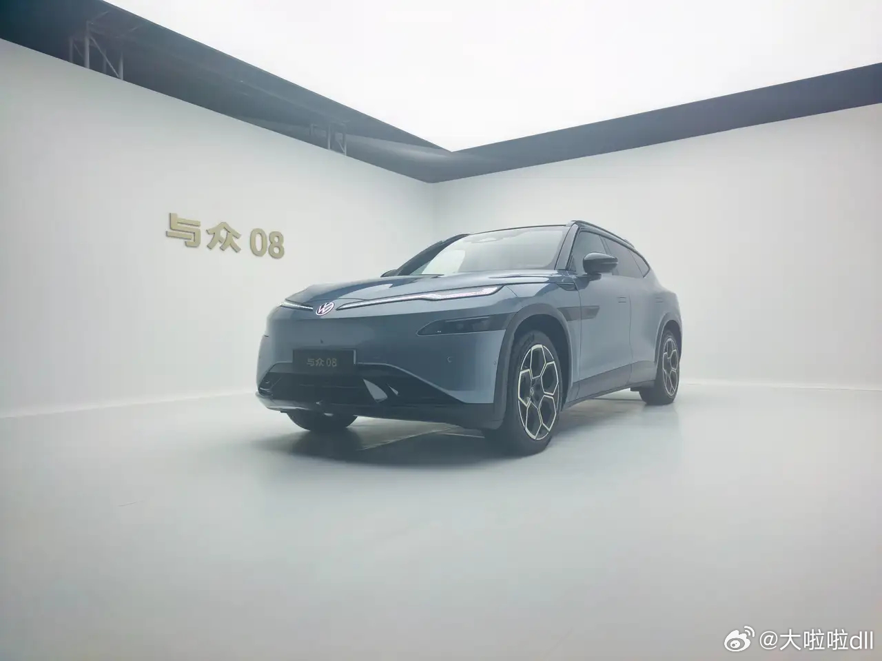 锋芒上新全新以赴与众08即将预售首发 大众汽车贩卖机来了，大众与小鹏联手打造的首