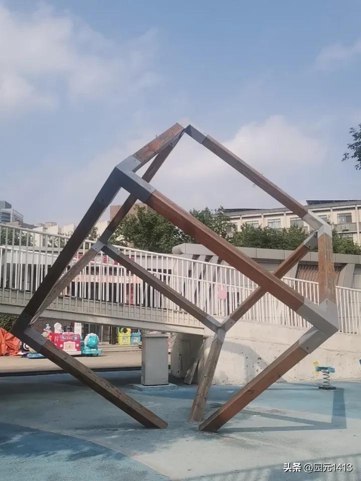 女人这辈子可以靠谁？子女靠得住的能有几人，年轻时全力托举子女。子女长大有自己的家