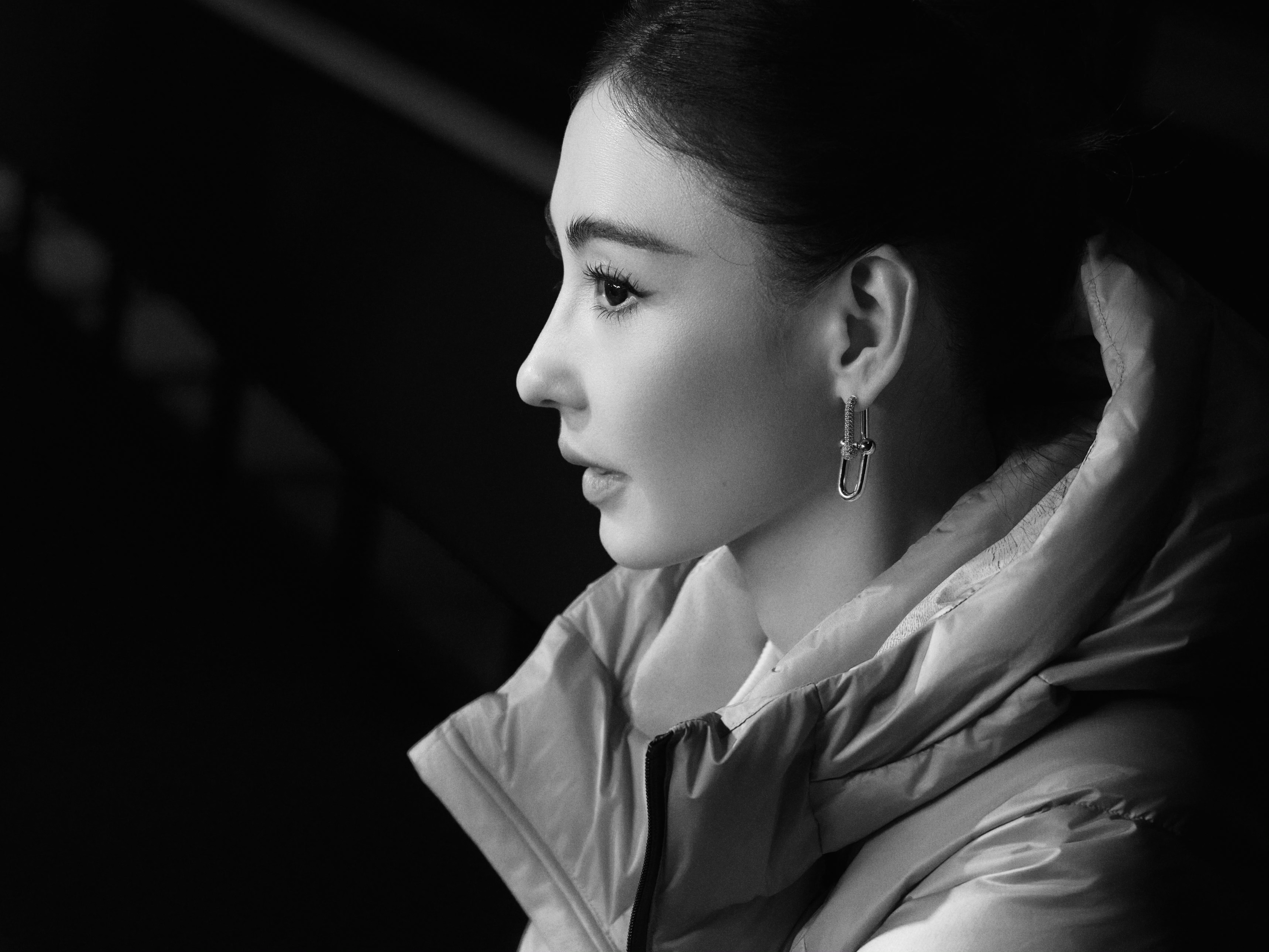 柏芝工作室最新的一期 侧颜有种眼球镶嵌在骨头里的美感…..（应该有人懂我在说什么