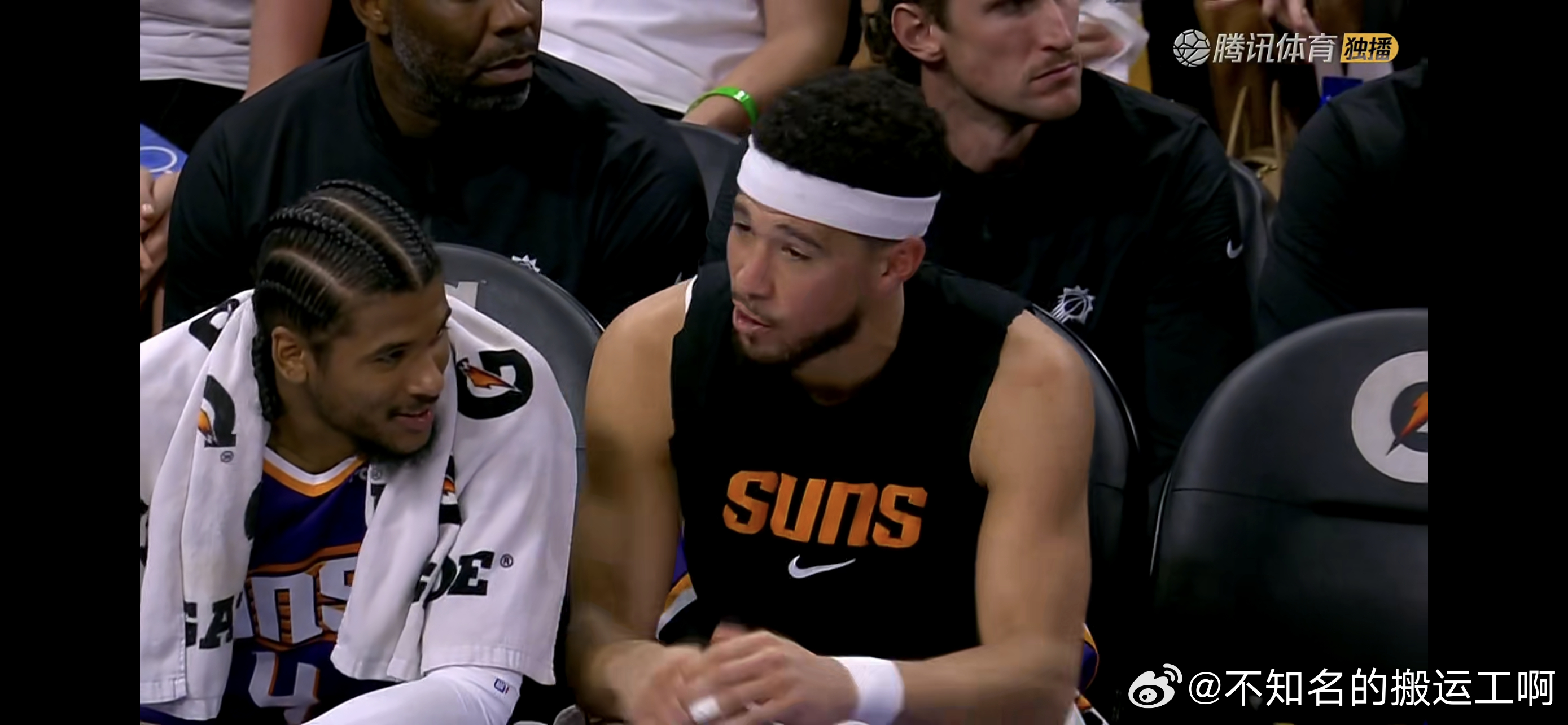 菲尼克斯太阳  哥俩有说有笑