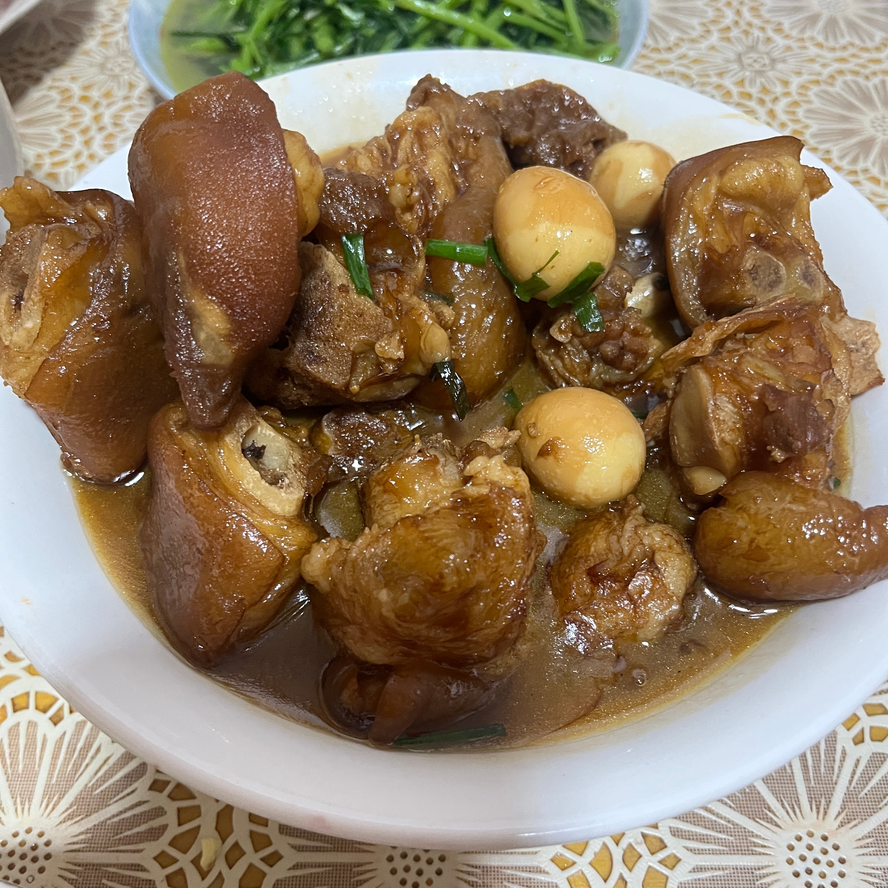 今天晚上猪蹄乱炖[笑而不语][笑而不语][笑而不语] ​​​
