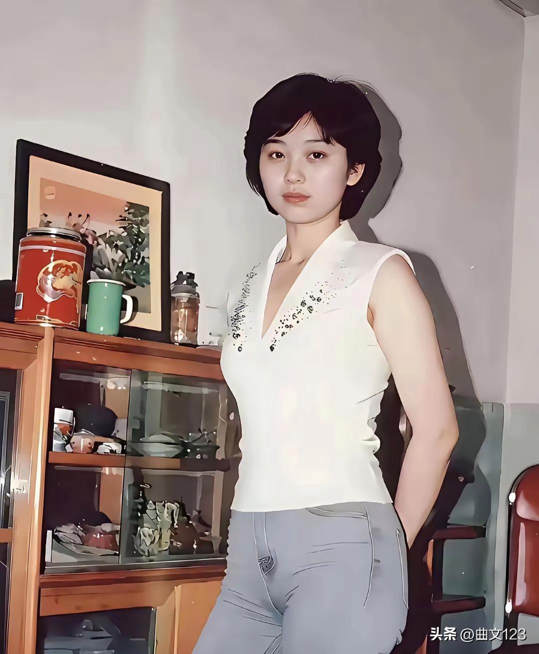 90 年代的老照片，美女穿戴时髦，放到现在也是时尚达人！