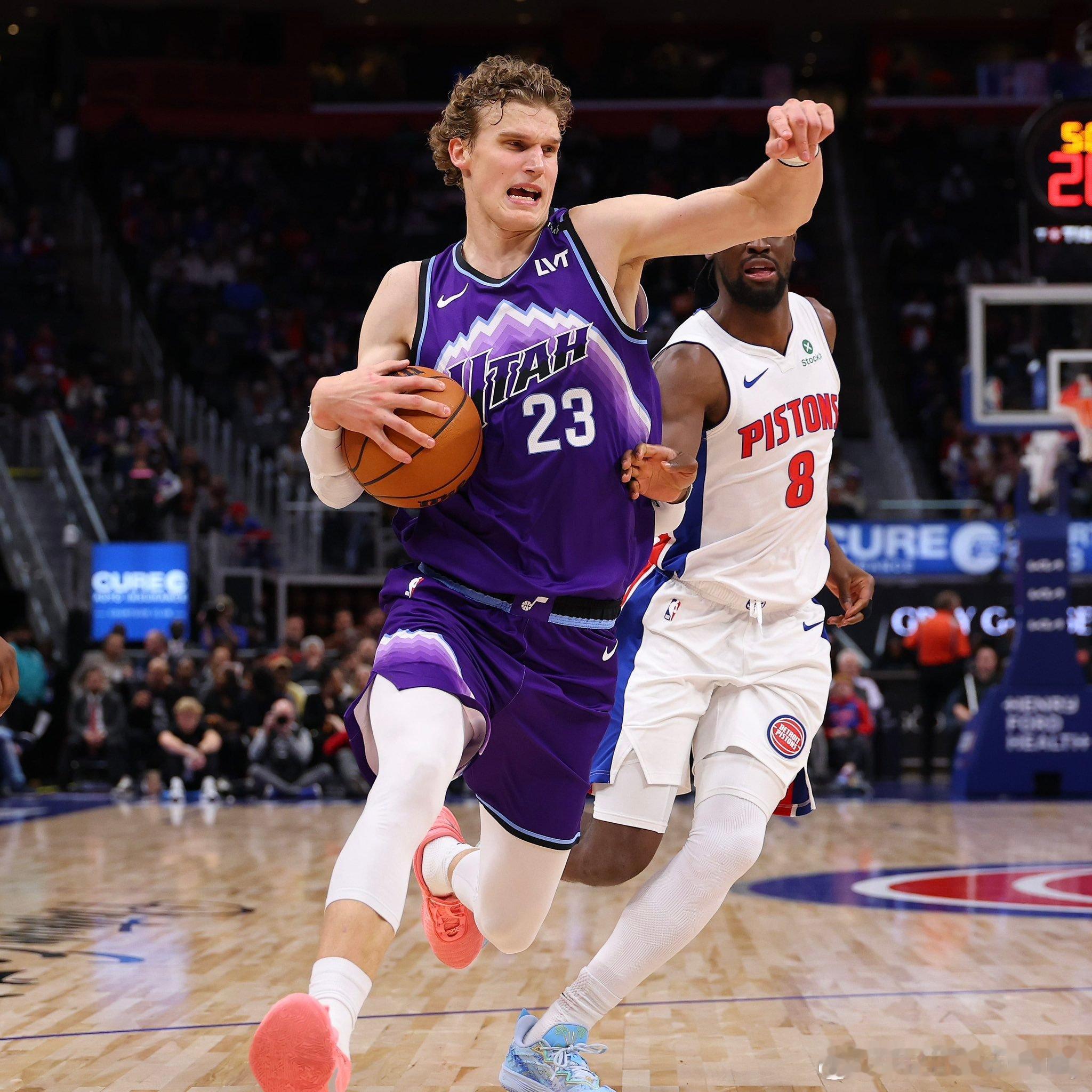 Jake Fischer：爵士若和活塞讨论马尔卡宁的交易，几乎肯定会索要奥萨尔·