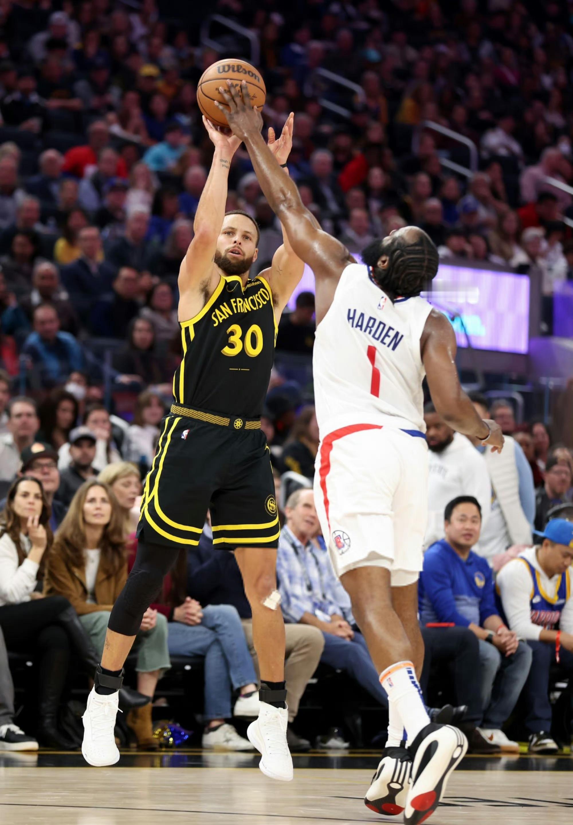 伦纳德伤停，乔治6犯！哈登拿下26分8篮板7助攻，率队130-125逆转勇士！至