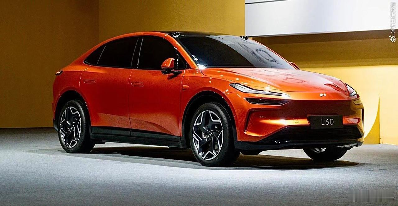 近日，有媒体曝光了蔚来汽车子品牌乐道首款车型——乐道L60的实车图，该车源自NT