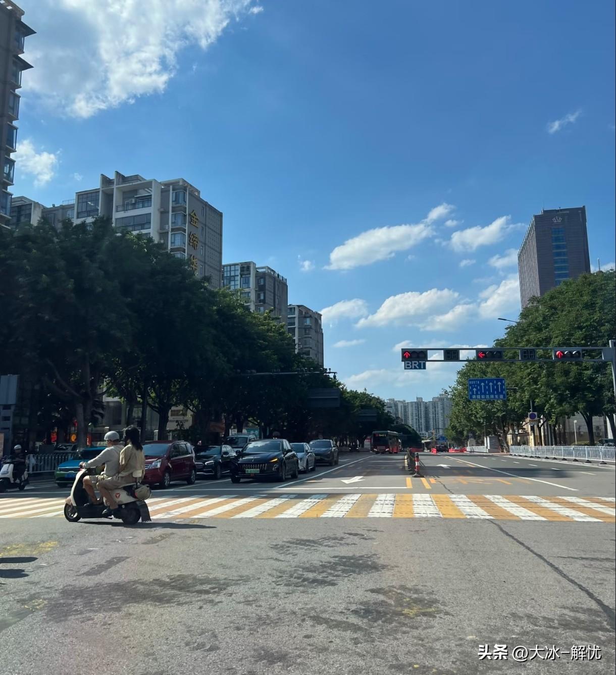 我弟比我爹更厉害，我爹这辈子最疯的时候，炒股亏了两万块，躲在家里半个月不敢出门见