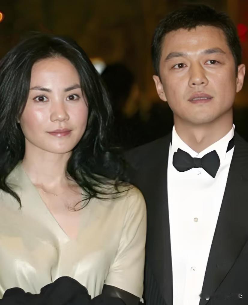 李亚鹏官宣离婚
直到现在才明白一件事
李亚鹏当年一定是真心打动王菲的，因为她真的