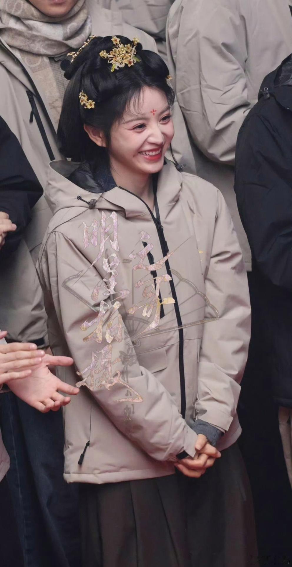 田曦薇闫桉《嫁金钗》开机路透，俊男美女！ 