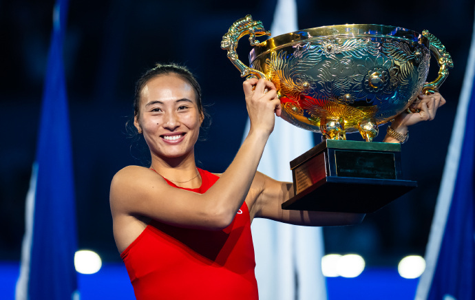 郑钦文说成名后肩上责任沉重 2024年大获成功后，你在中国已经成为了国民偶像，而