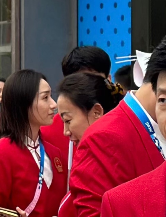 🐰脑袋还是很显眼的甬敢小兔