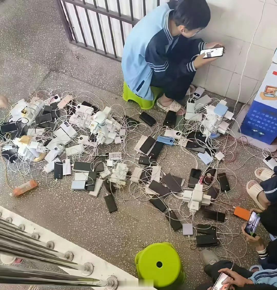 学校看到这一幕！真为孩子们感到担忧！ 