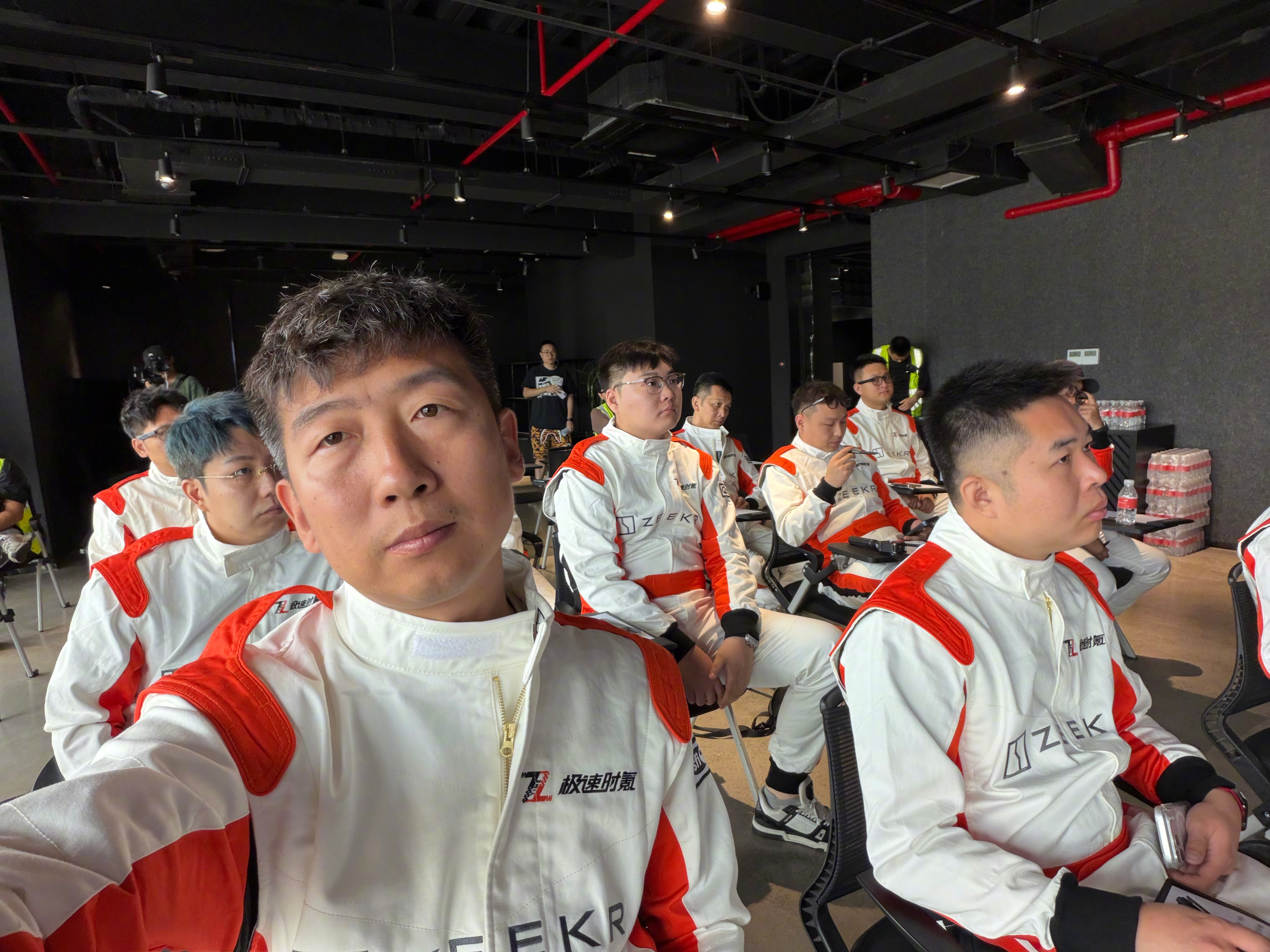 今天我儿子也穿上制服了，老婆带他去参加乐道车主活动，去航天科教馆参观学习，小家伙