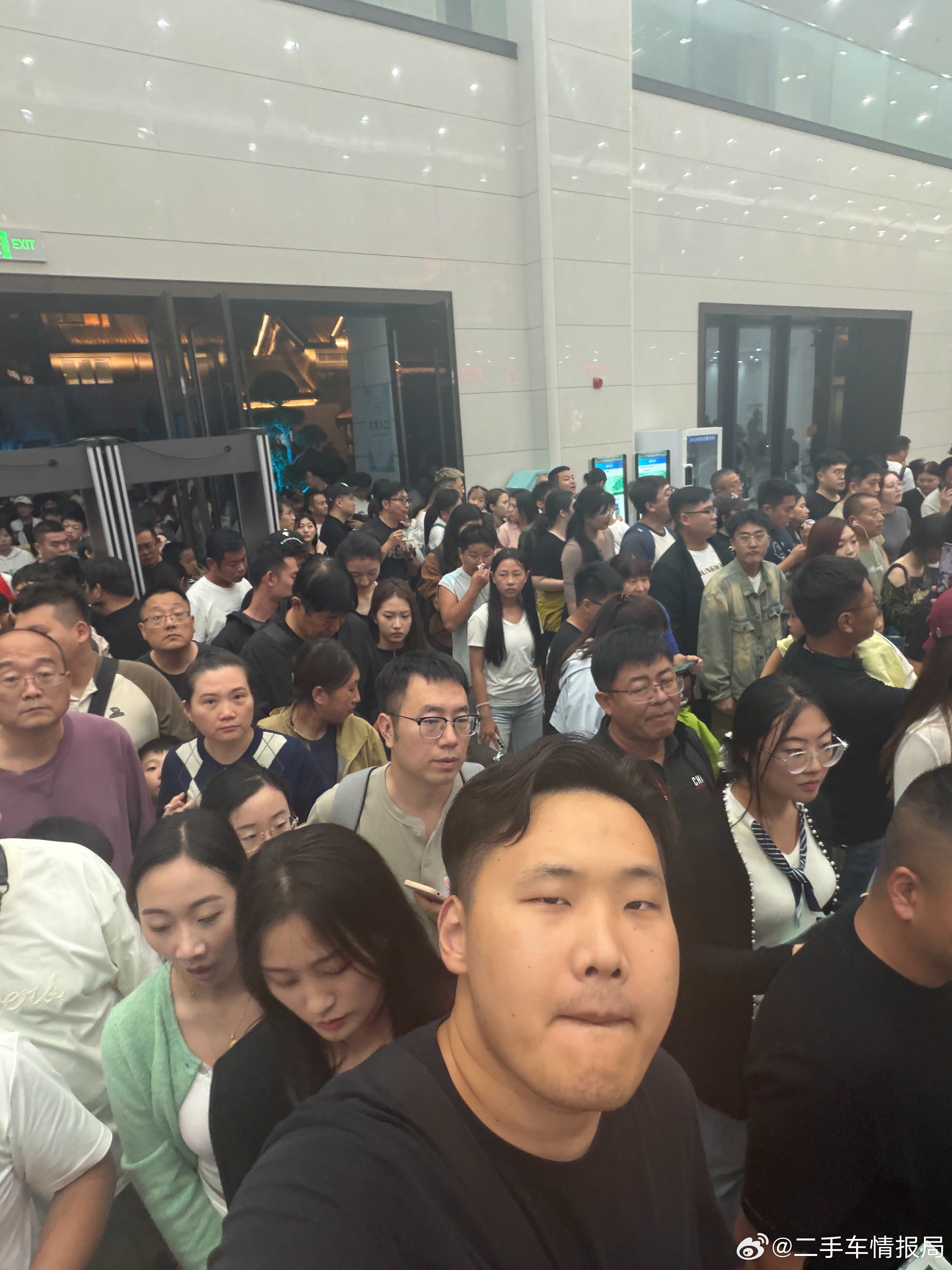 生无可恋[捂嘴哭]错的是顶峰，高峰一直都在[捂嘴哭] ​​​
