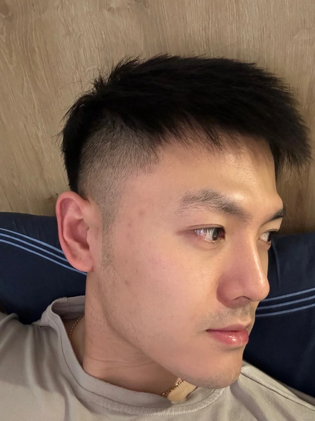 左右感觉是两张脸.