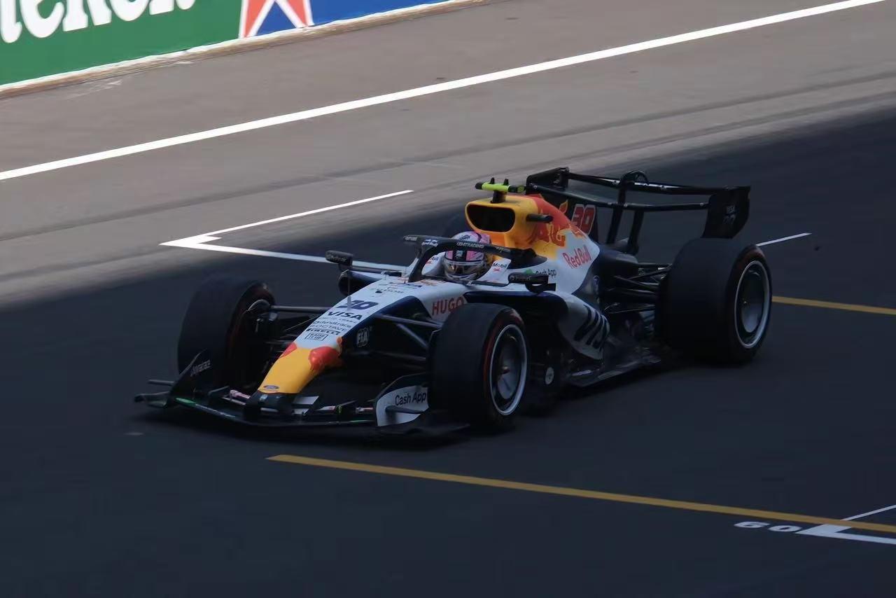 F1美国站排位赛：今年COTA最狠的对手是白线
安东内利 1:34.035 拿下