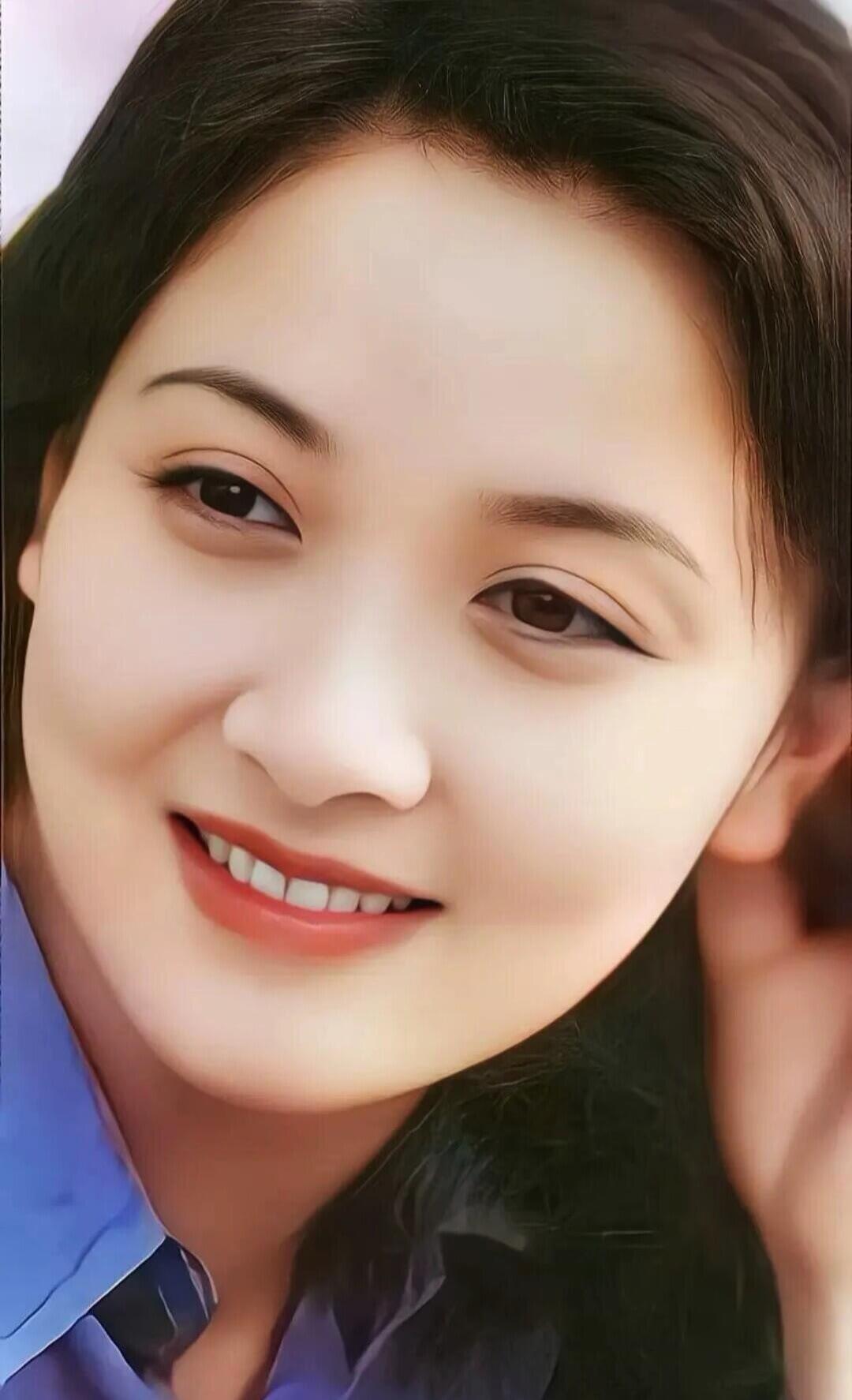 温柔微笑，元气满满的一天！😊✨