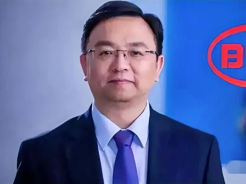 最新亮眼数据看比亚迪如何接地气！

1，102万员工。

2，12万工程师。
