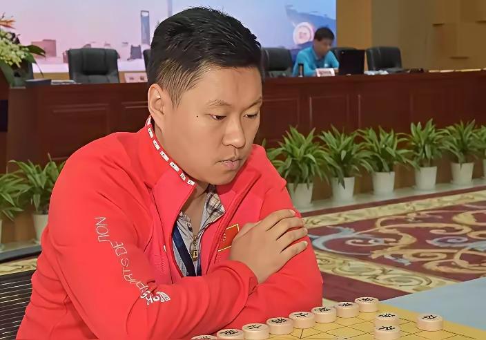 孟辰获得“1935·弈路长征”全国象棋公开赛冠军。
孟辰在决赛中：慢棋在劣势中顶