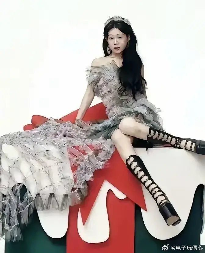 小沈阳是真舍得捧女儿，沈佳润第三次登上杂志封面，比以前好看了 