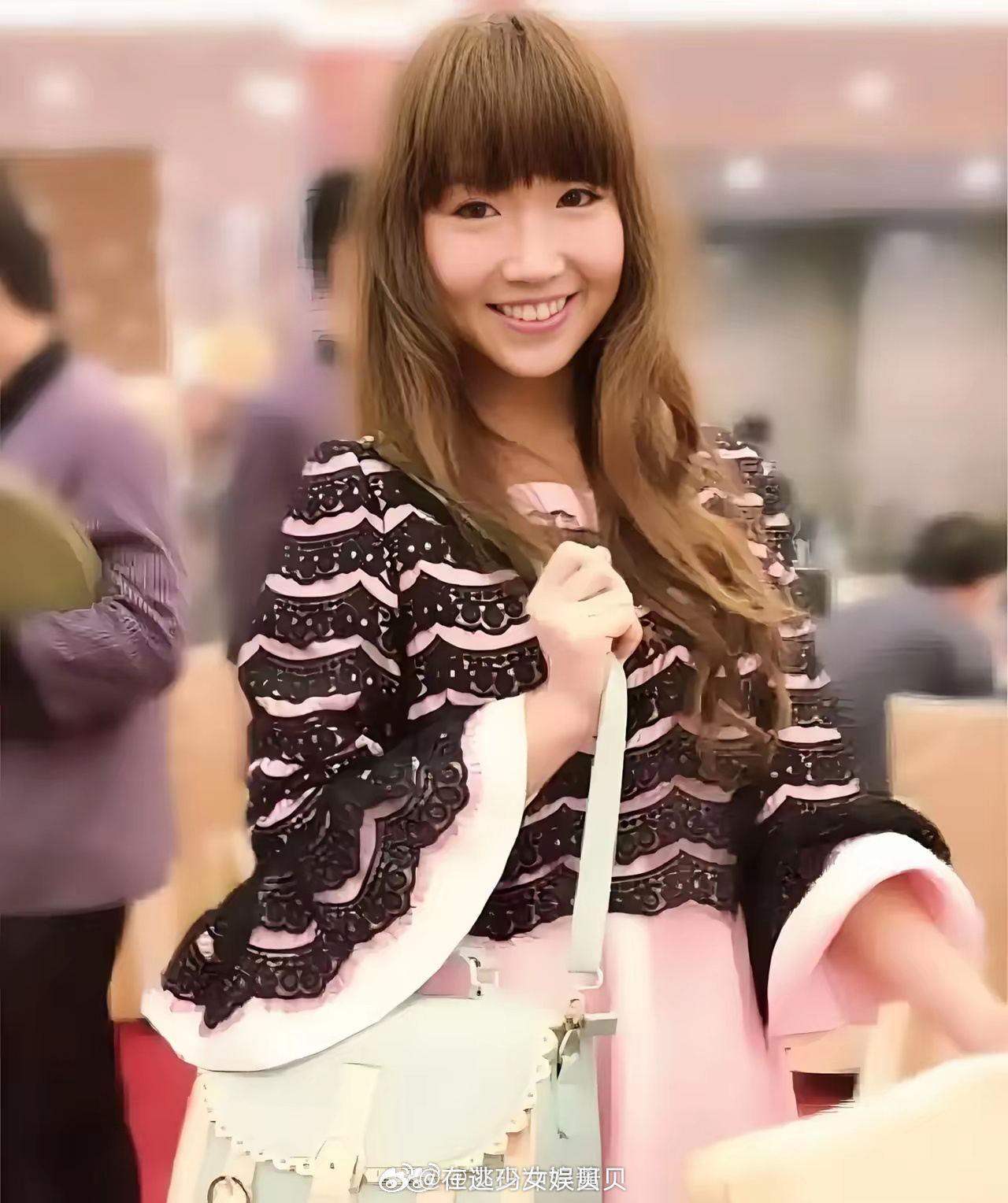 麦琳年轻时真漂亮啊！怪不得她自己说，年轻时有很多富豪追求，果然长在了富豪的心趴上