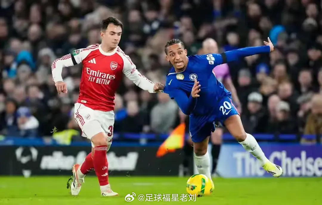 联赛杯半决赛：枪手3-2攻克斯坦福桥，加纳乔双响难挽蓝军颓势切尔西换帅后迎来新帅