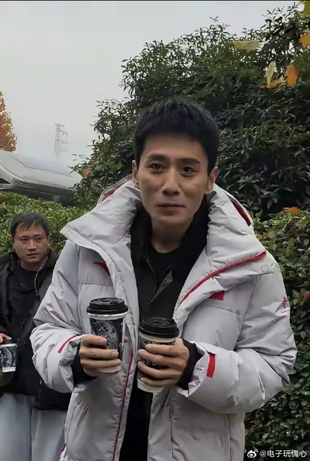 刘烨老的太快了，和他的外国妻子越来越像 