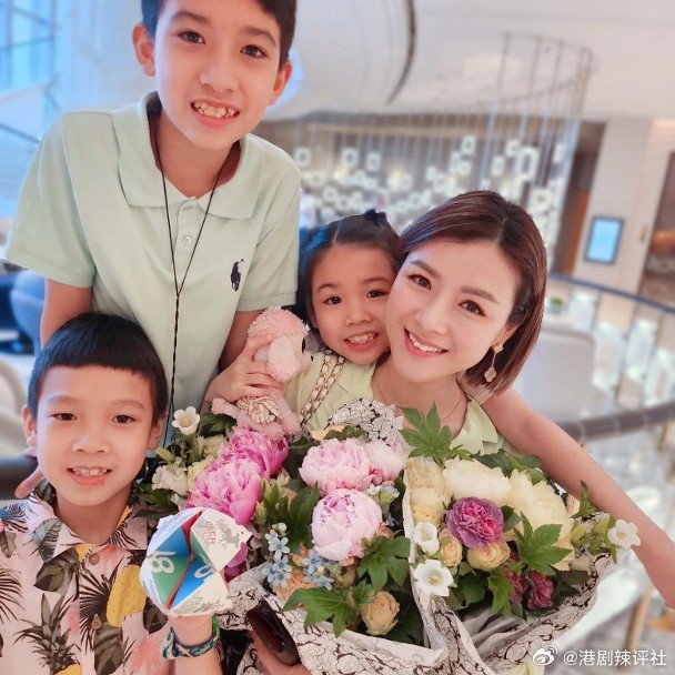 視帝陳豪（阿Mo）與太太陳茵媺（Aimee）今日（27日）出席活動分享理財心得，