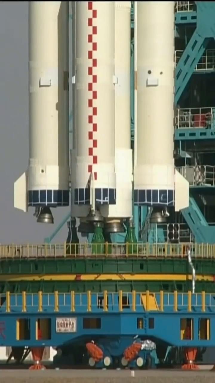 神舟二十二号点火发射，一箭穿云，点赞！
三二一，起飞！起飞！一零幺两时，幺幺三四