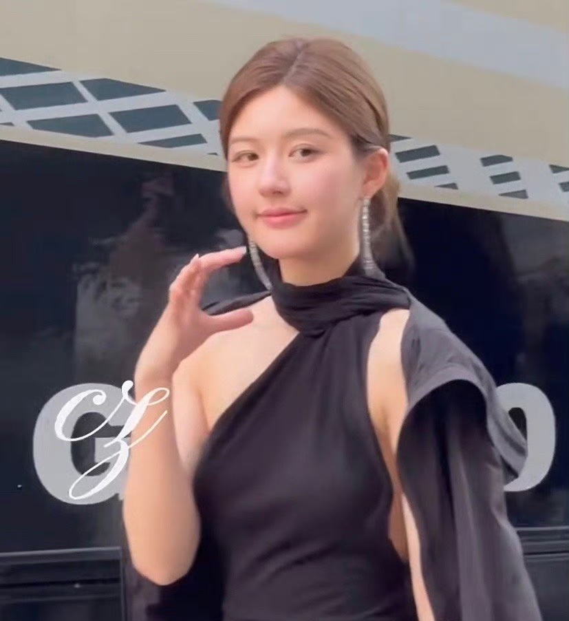 赵露思悄无声息的肿了？ ​​​