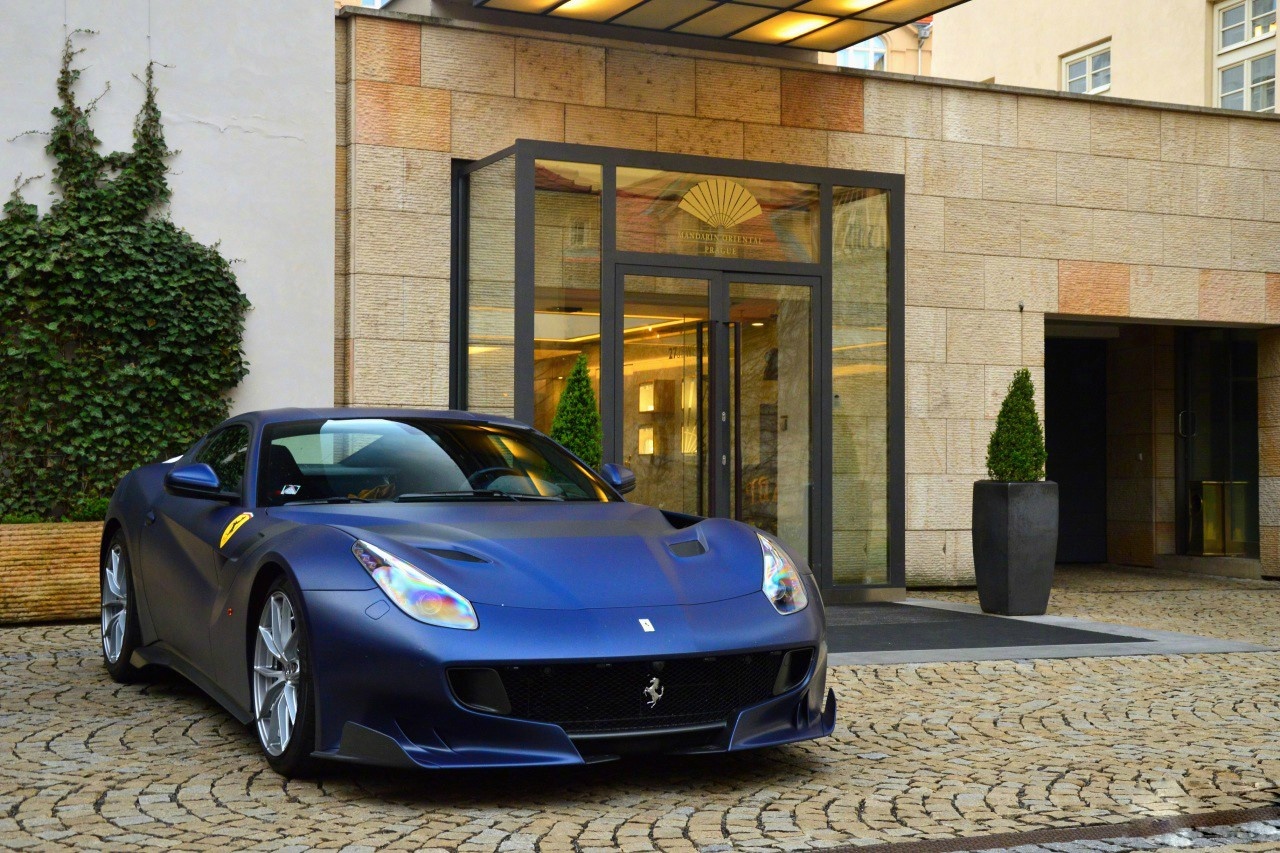 哑光蓝法拉利Ferrari F12tdf ​​​