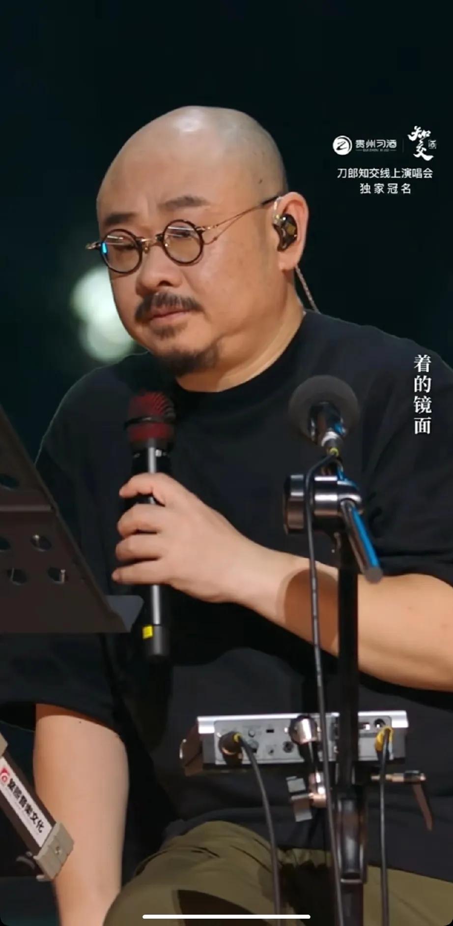 刀郎演唱会进行时。好看不好看，都是一种情怀啊！
从2002年大江南北传唱刀郎歌曲