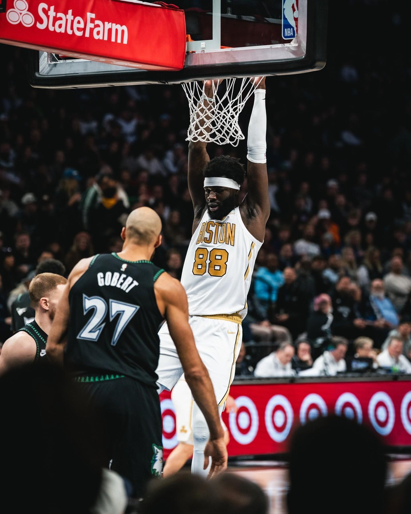 凯尔特人图库 创造生涯新高的19分18篮板，本赛季克塔是否已经成为了一名合格的N